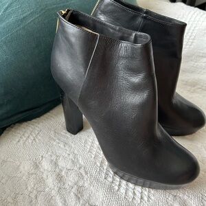 Michael Kors 9.5 ankle boots. Platform black leather